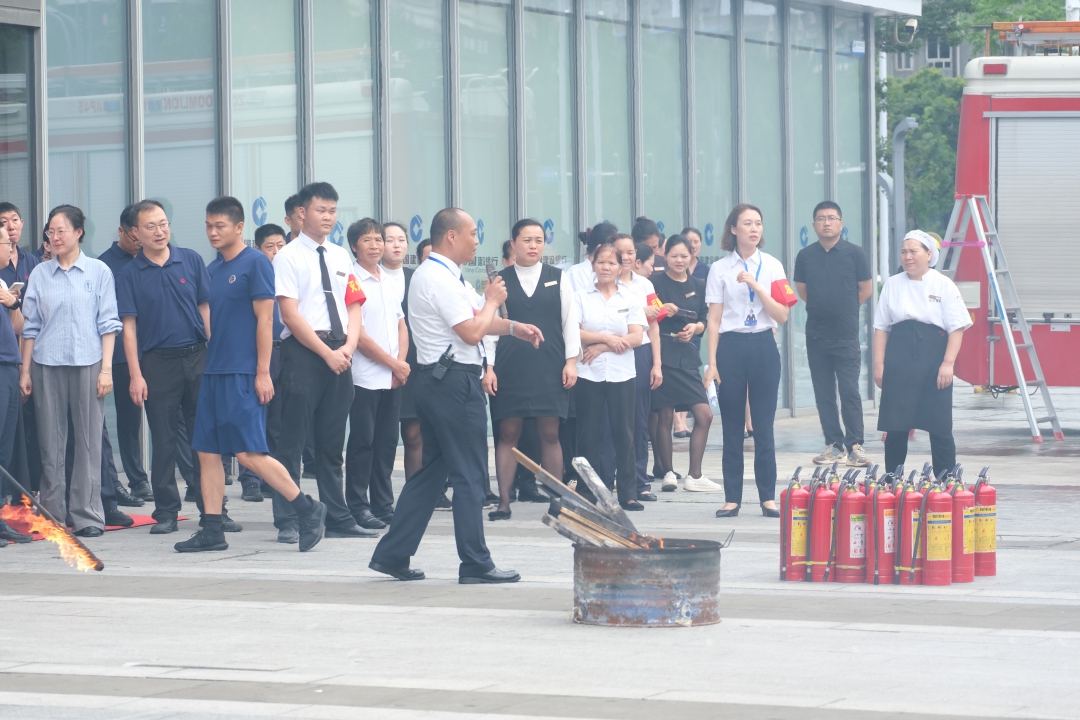 以練促防，長(zhǎng)房集團(tuán)組織開展消防應(yīng)急演練